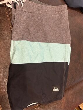 Quiksilver Gray Mint Black Colorblock Boardshorts